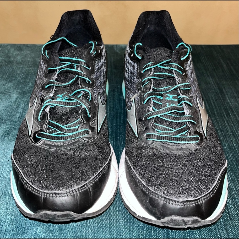 ASICS Women’s Wave Rider Sneakers